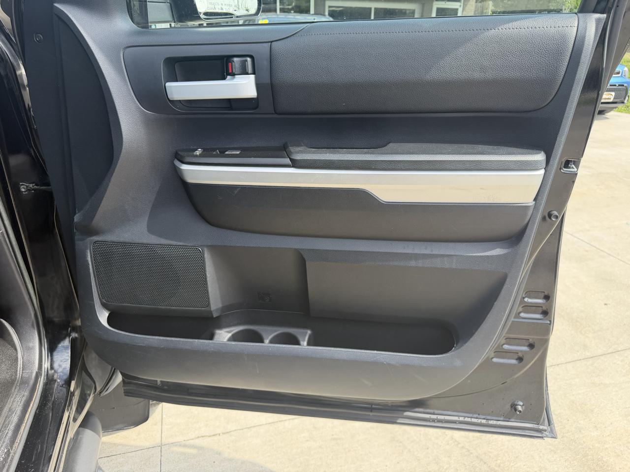 Toyota Tundra 2WD Truck Double Cab 5.7L FFV V8 6-Spd AT SR5 (Natl) 2016
