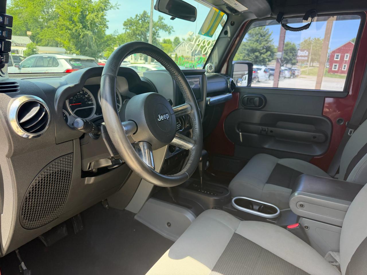 Jeep Wrangler Unlimited 4WD 4dr Sahara 2010