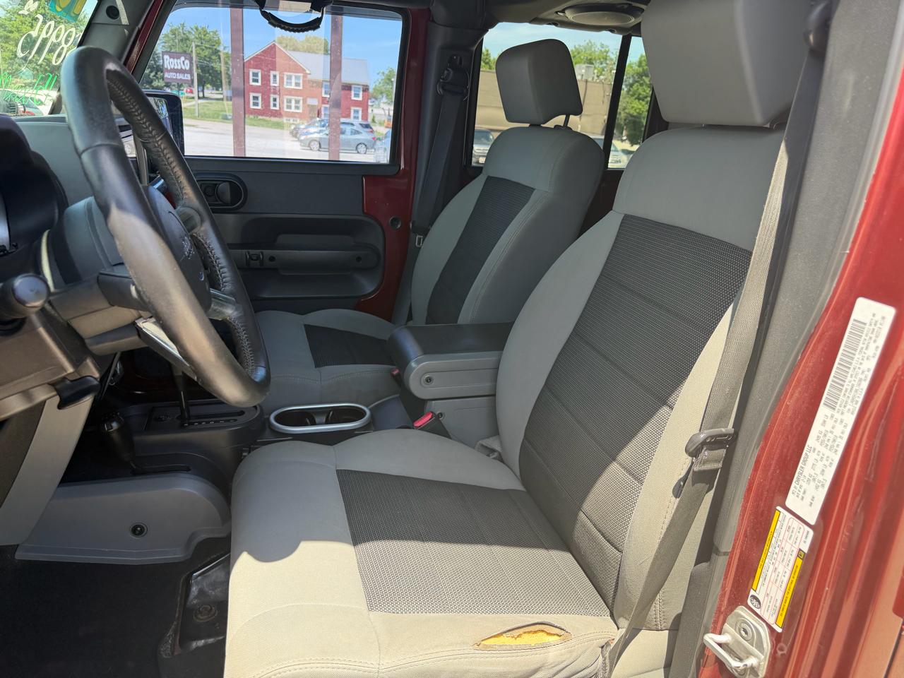 Jeep Wrangler Unlimited 4WD 4dr Sahara 2010