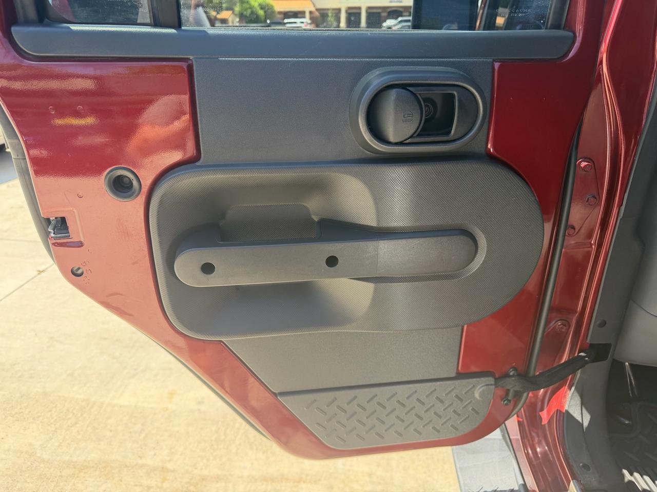 Jeep Wrangler Unlimited 4WD 4dr Sahara 2010