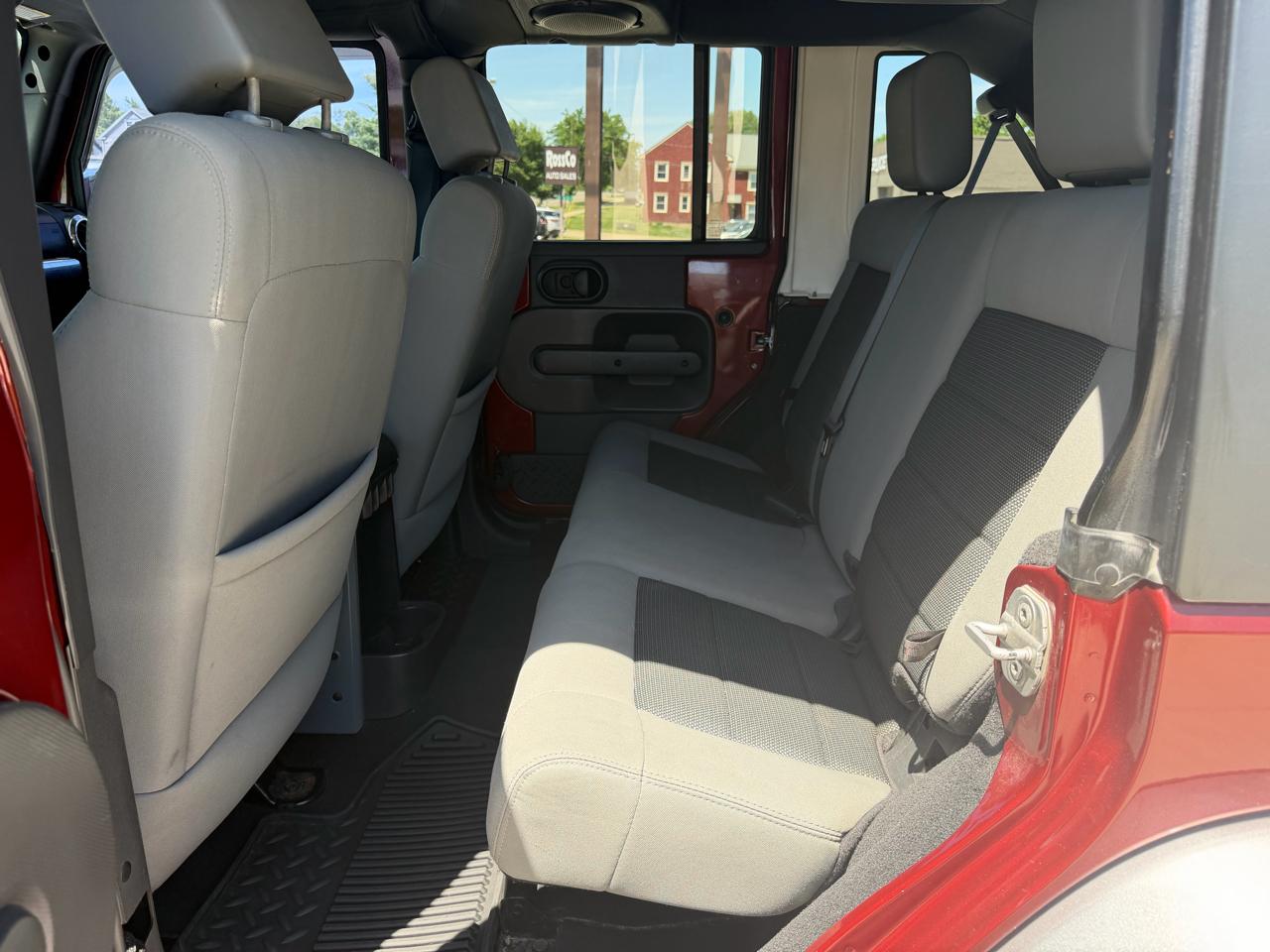 Jeep Wrangler Unlimited 4WD 4dr Sahara 2010