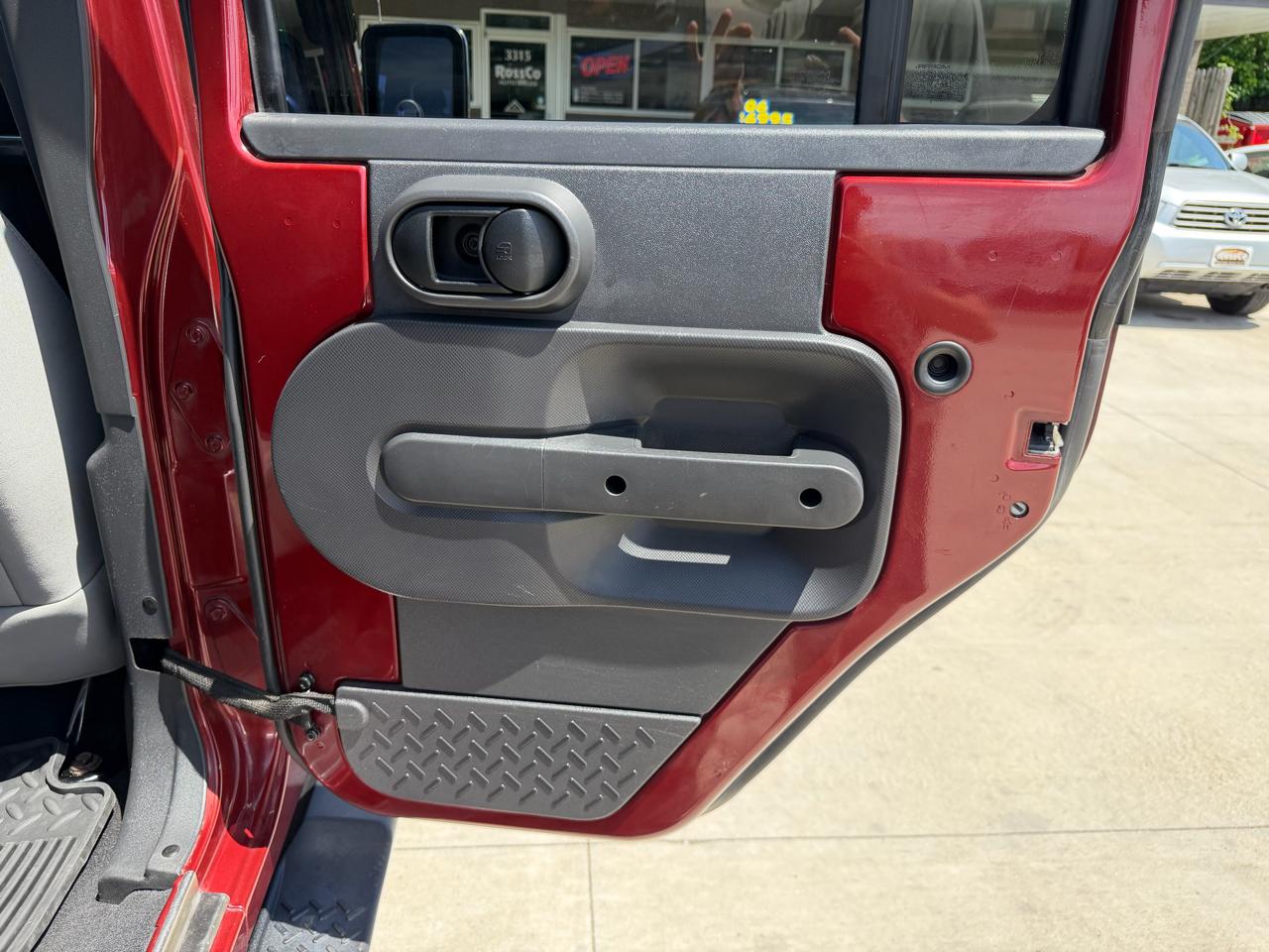 Jeep Wrangler Unlimited 4WD 4dr Sahara 2010