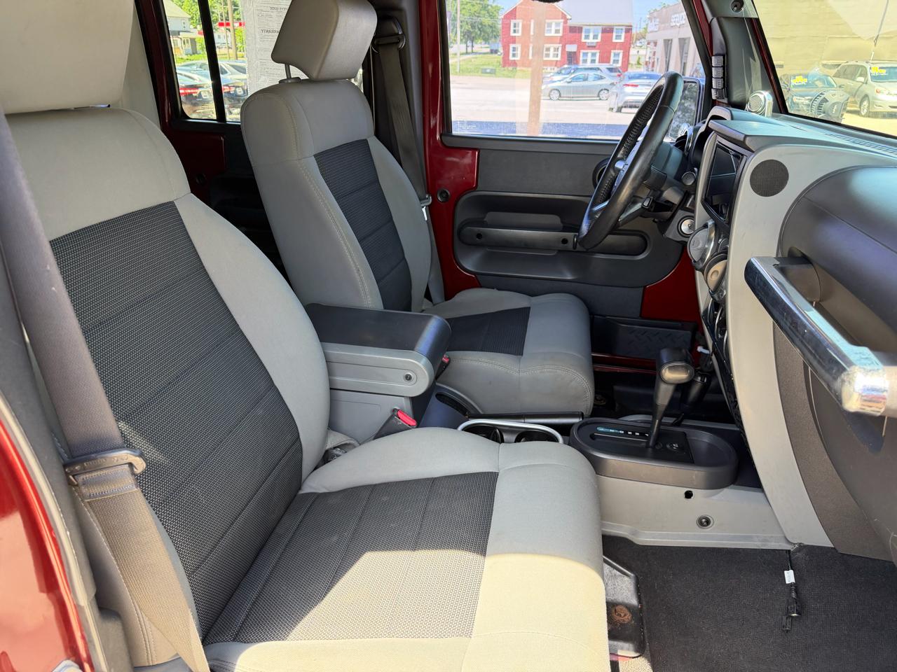 Jeep Wrangler Unlimited 4WD 4dr Sahara 2010