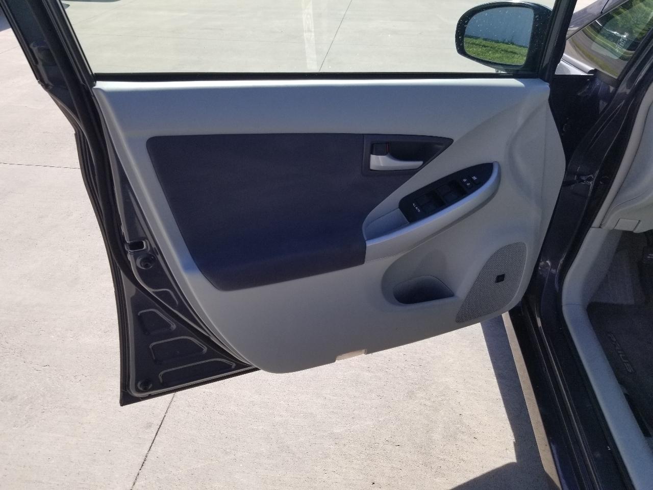 Toyota Prius 5dr HB III (Natl) 2011