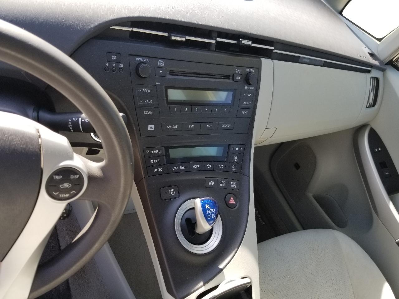 Toyota Prius 5dr HB III (Natl) 2011