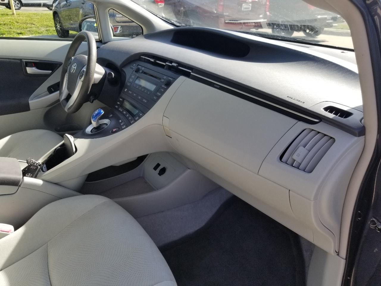 Toyota Prius 5dr HB III (Natl) 2011