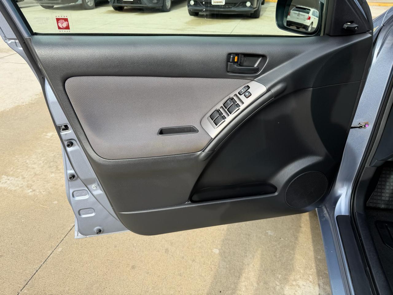 Toyota Matrix Base 4D Hatchback 2008