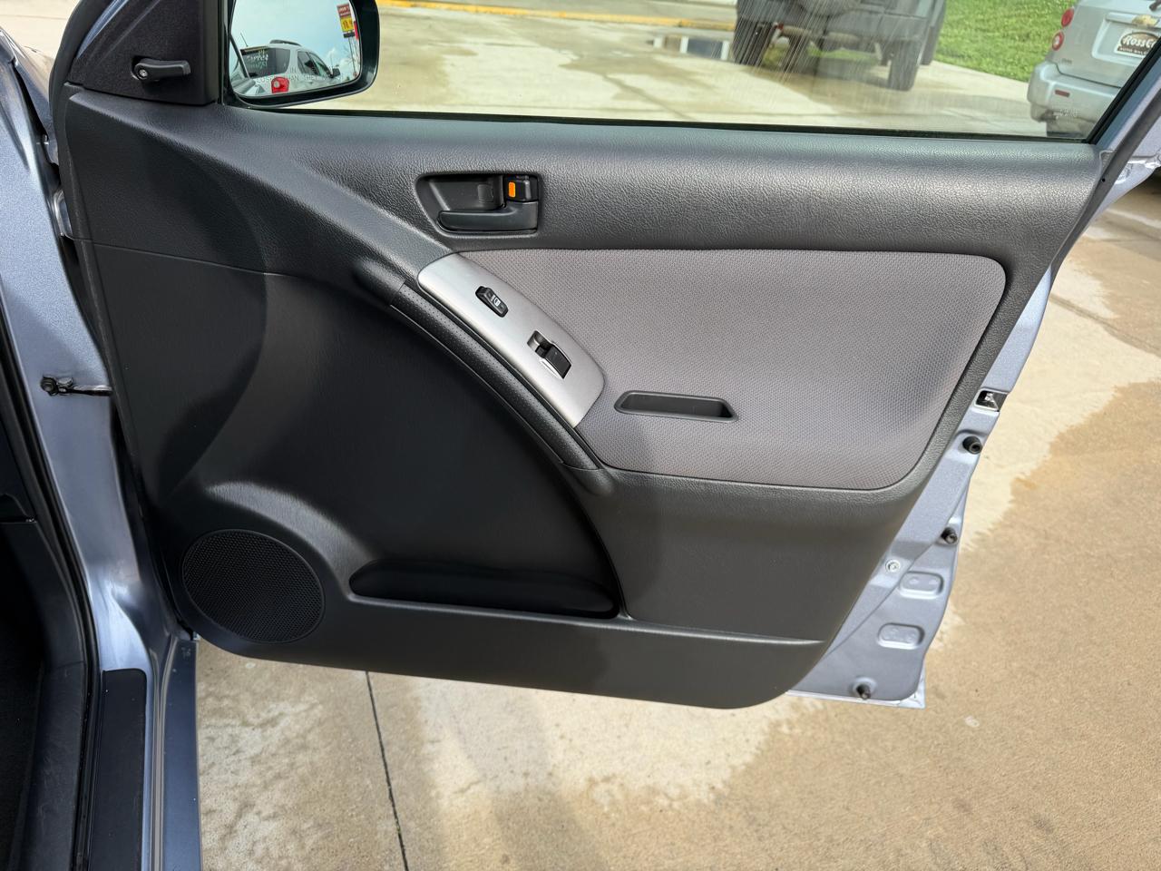 Toyota Matrix Base 4D Hatchback 2008