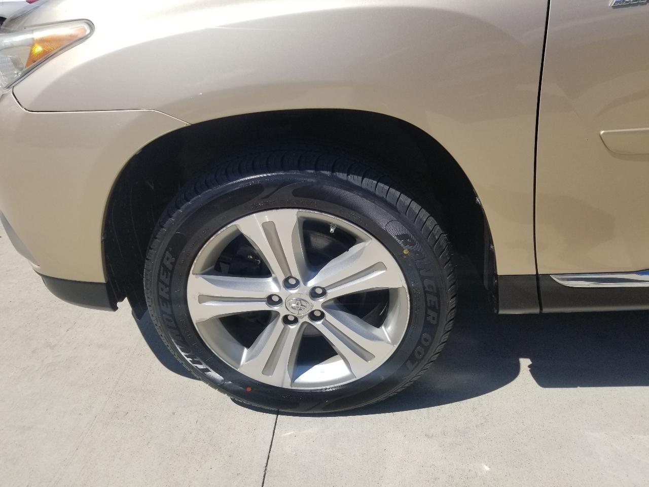 Toyota Highlander 4WD 4dr V6 Limited (Natl) 2012