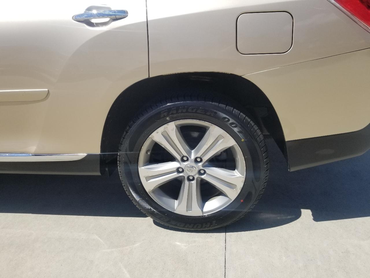 Toyota Highlander 4WD 4dr V6 Limited (Natl) 2012