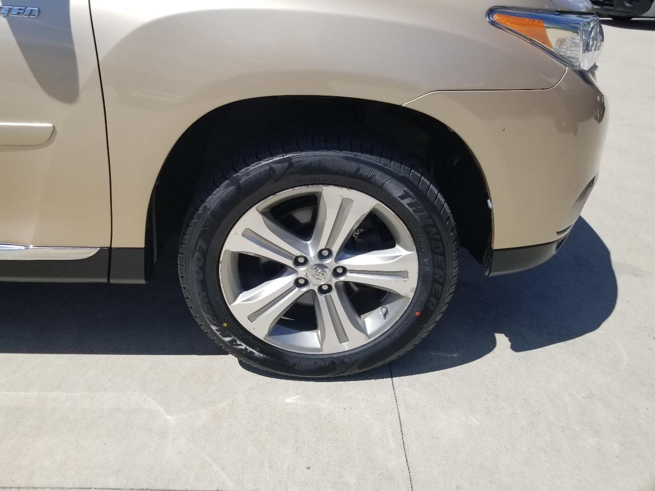 Toyota Highlander 4WD 4dr V6 Limited (Natl) 2012