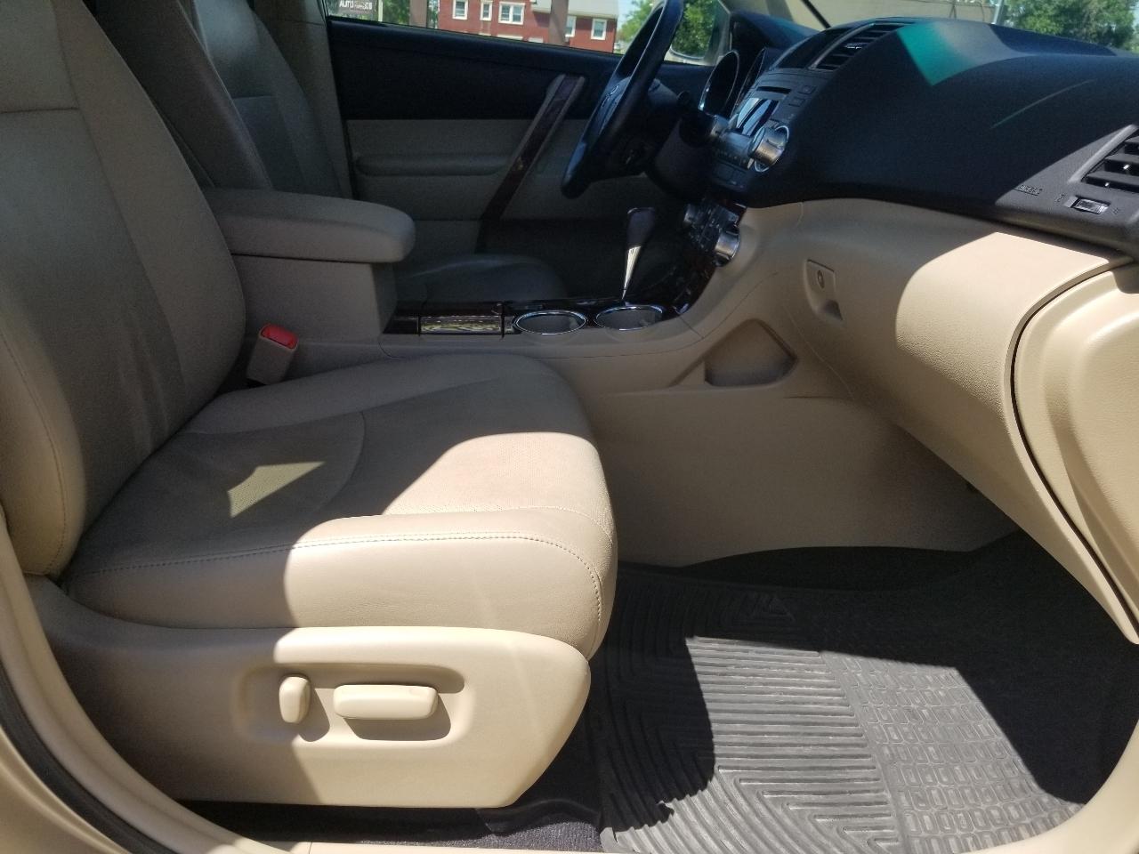 Toyota Highlander 4WD 4dr V6 Limited (Natl) 2012