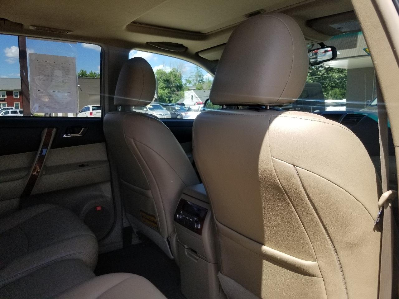Toyota Highlander 4WD 4dr V6 Limited (Natl) 2012