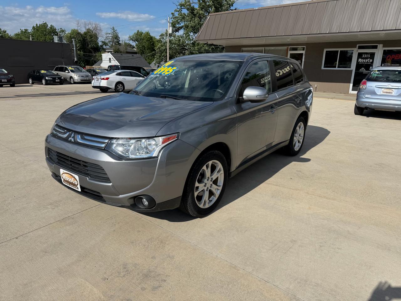 Mitsubishi Outlander 2WD 4dr SE 2014