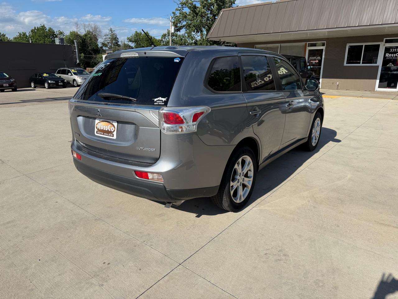 Mitsubishi Outlander 2WD 4dr SE 2014