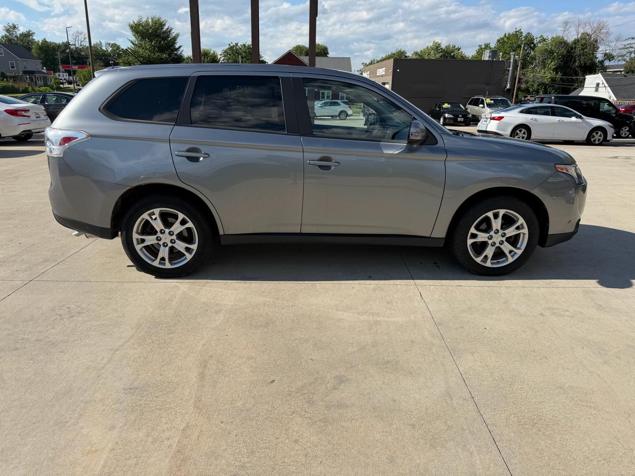 Mitsubishi Outlander 2WD 4dr SE 2014