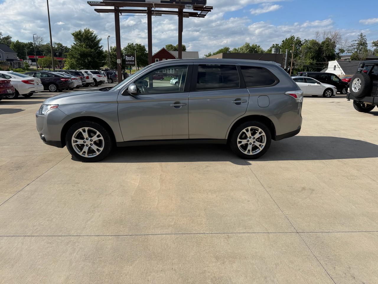 Mitsubishi Outlander 2WD 4dr SE 2014