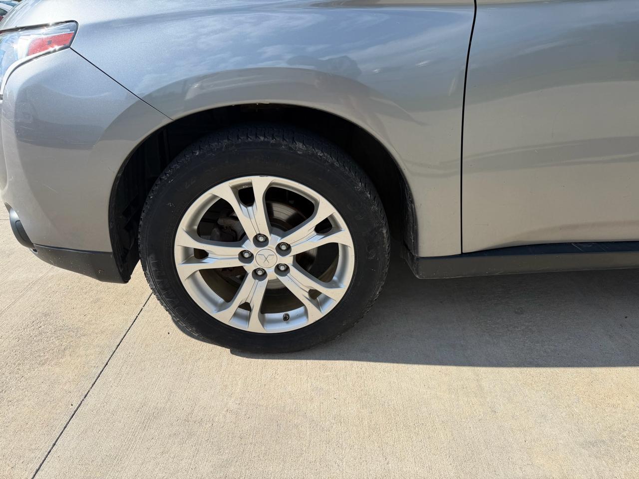 Mitsubishi Outlander 2WD 4dr SE 2014