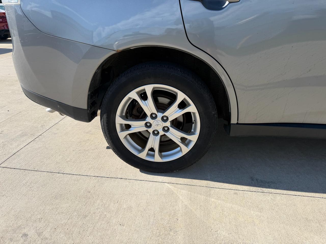 Mitsubishi Outlander 2WD 4dr SE 2014