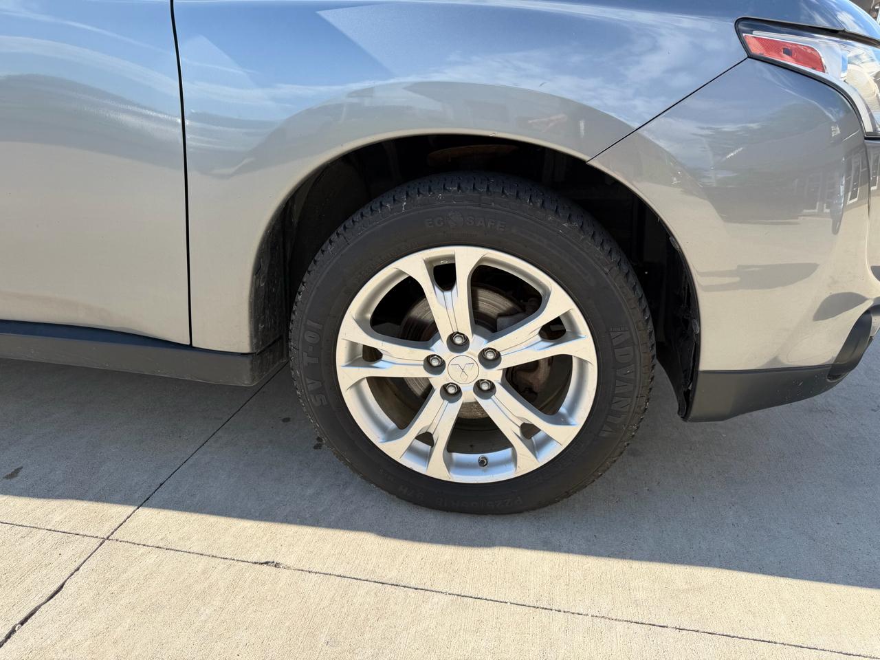 Mitsubishi Outlander 2WD 4dr SE 2014
