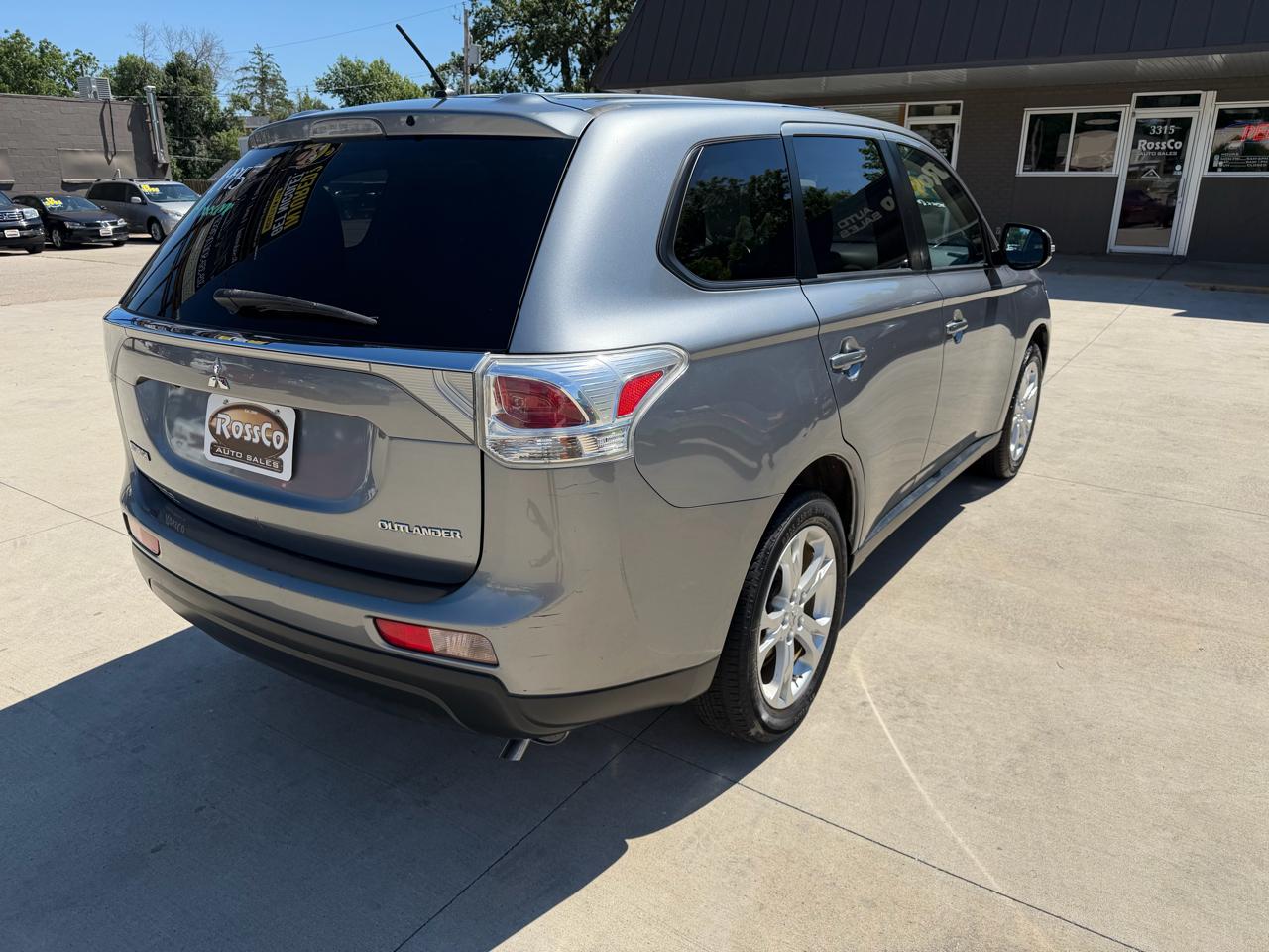 Mitsubishi Outlander 2WD 4dr SE 2014