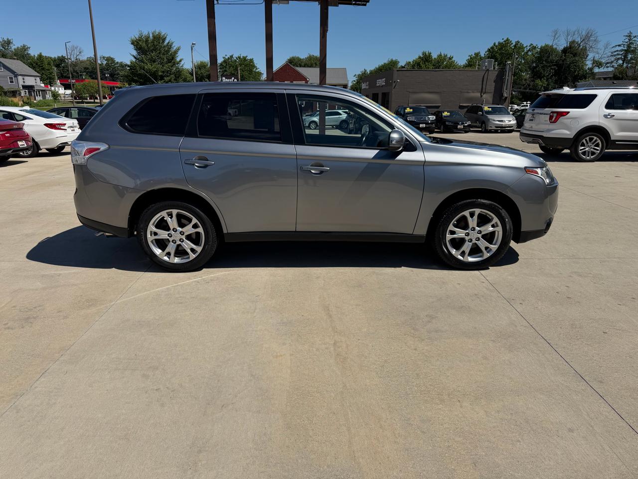 Mitsubishi Outlander 2WD 4dr SE 2014