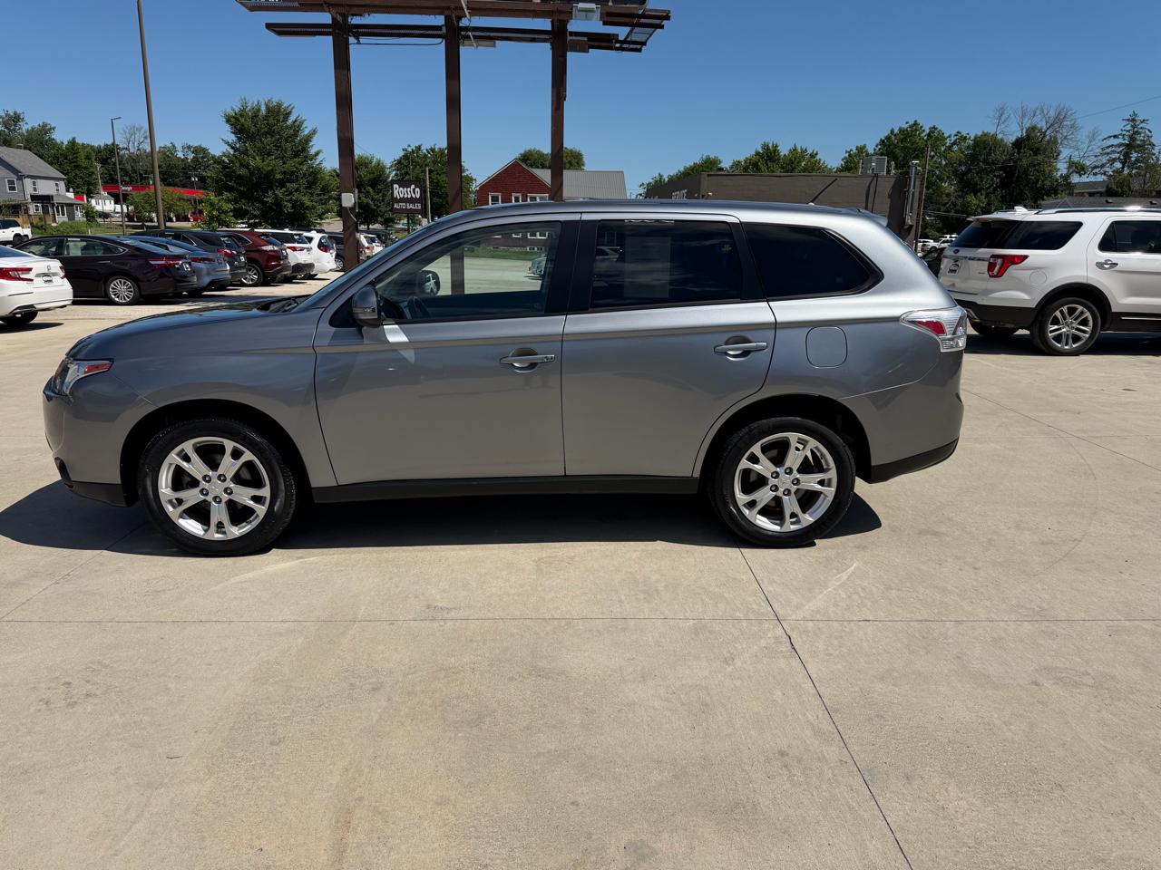 Mitsubishi Outlander 2WD 4dr SE 2014
