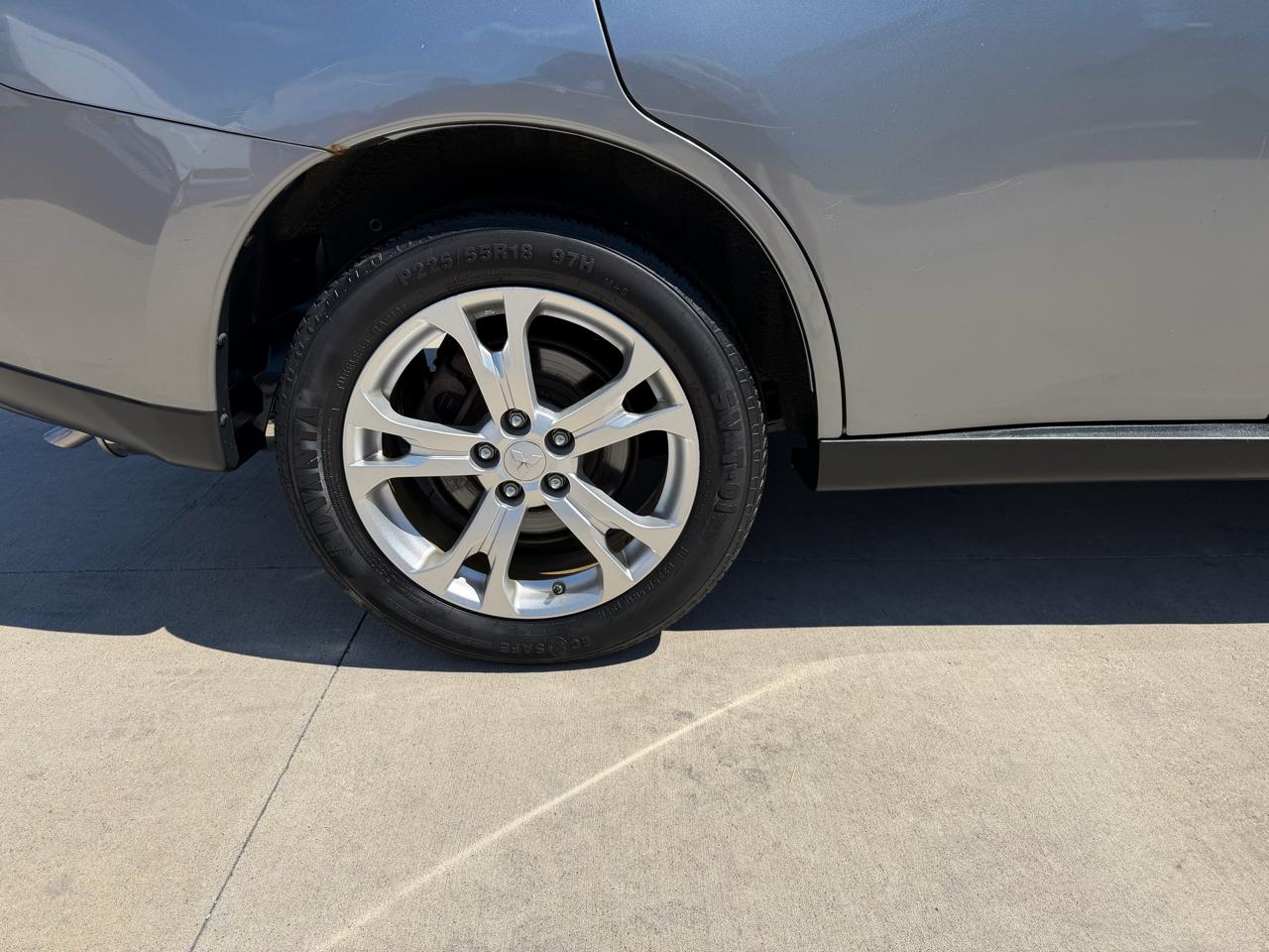Mitsubishi Outlander 2WD 4dr SE 2014
