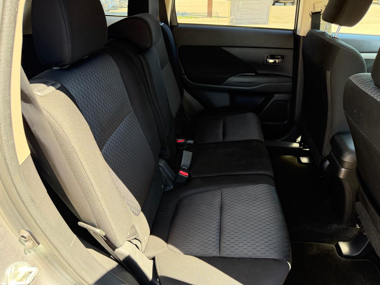 Mitsubishi Outlander 2WD 4dr SE 2014