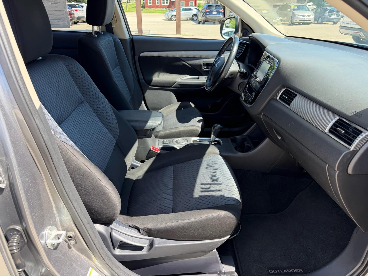 Mitsubishi Outlander 2WD 4dr SE 2014