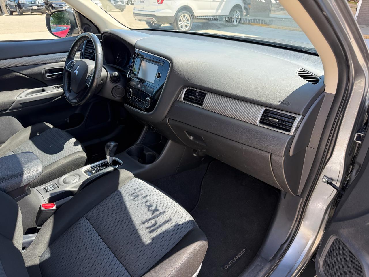 Mitsubishi Outlander 2WD 4dr SE 2014