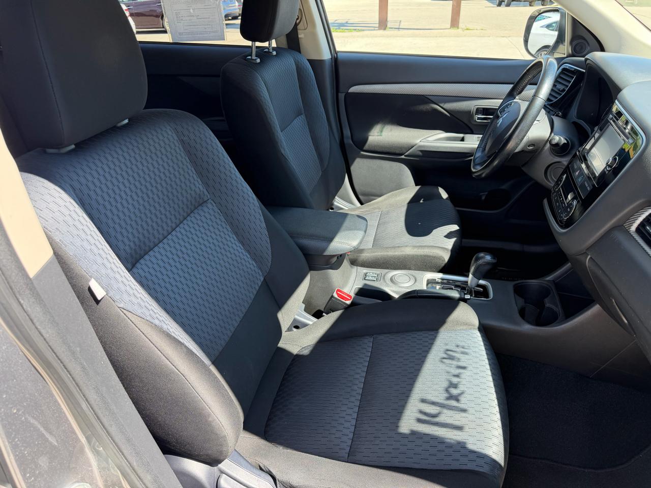 Mitsubishi Outlander 2WD 4dr SE 2014