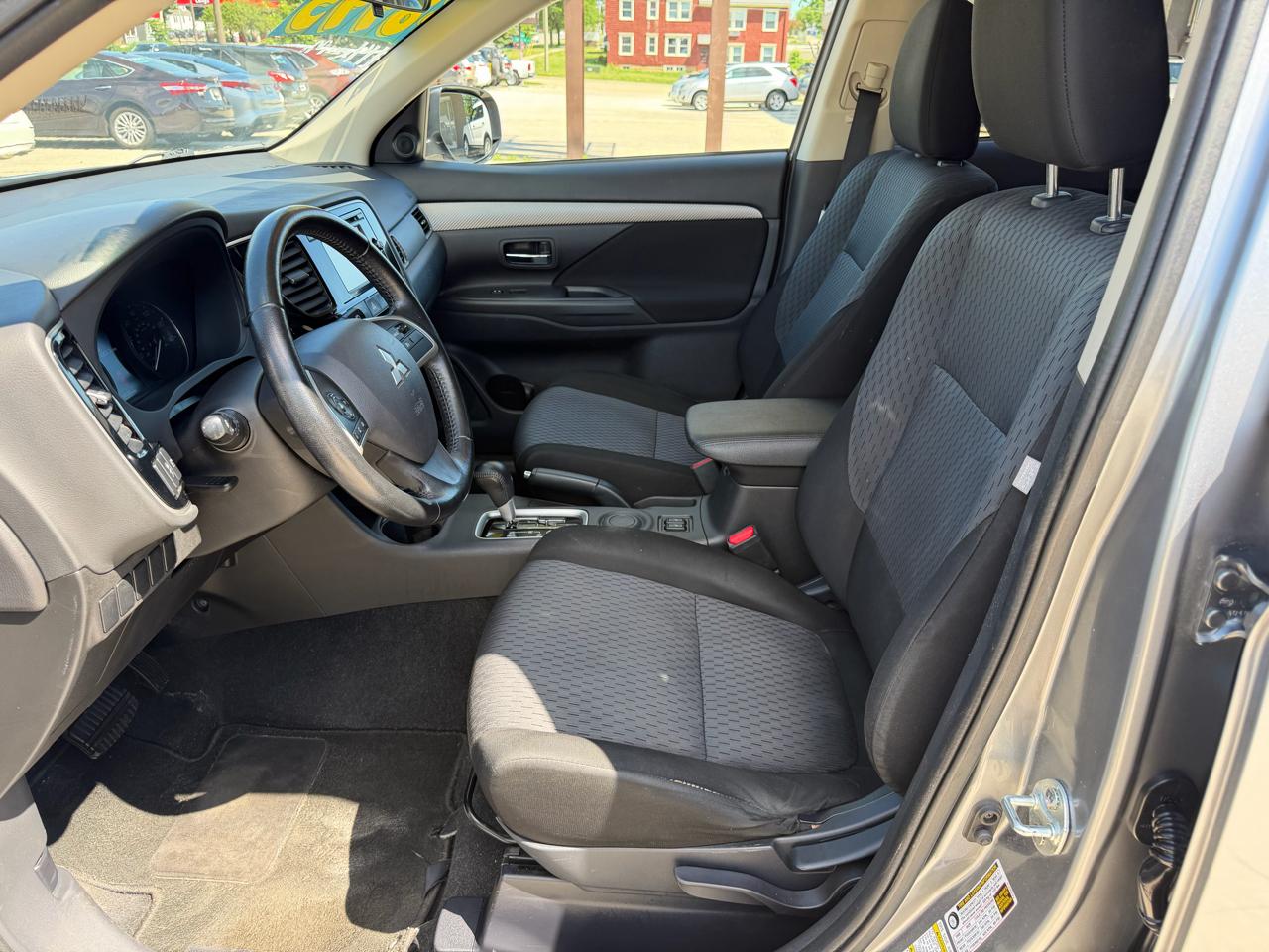 Mitsubishi Outlander 2WD 4dr SE 2014