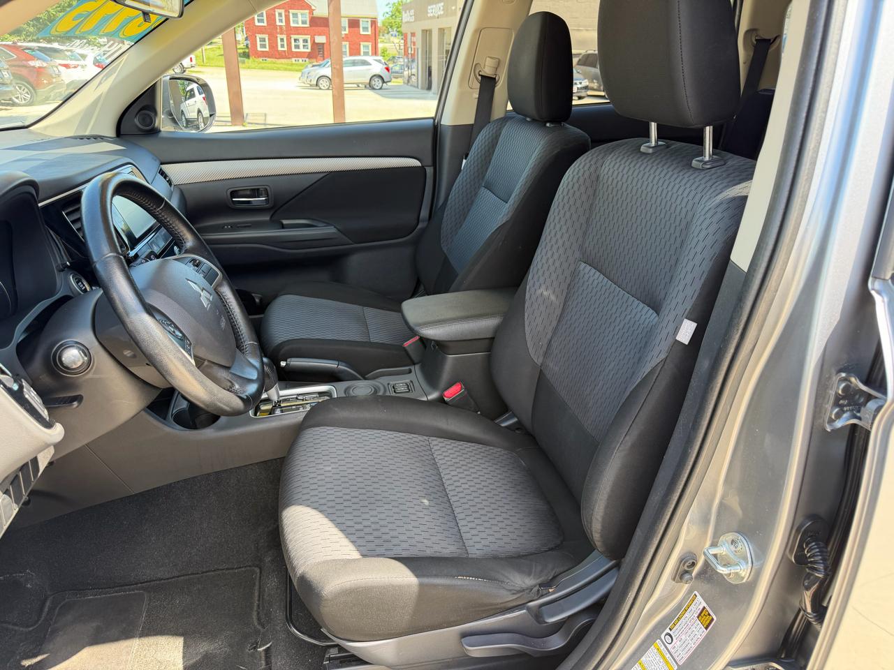 Mitsubishi Outlander 2WD 4dr SE 2014