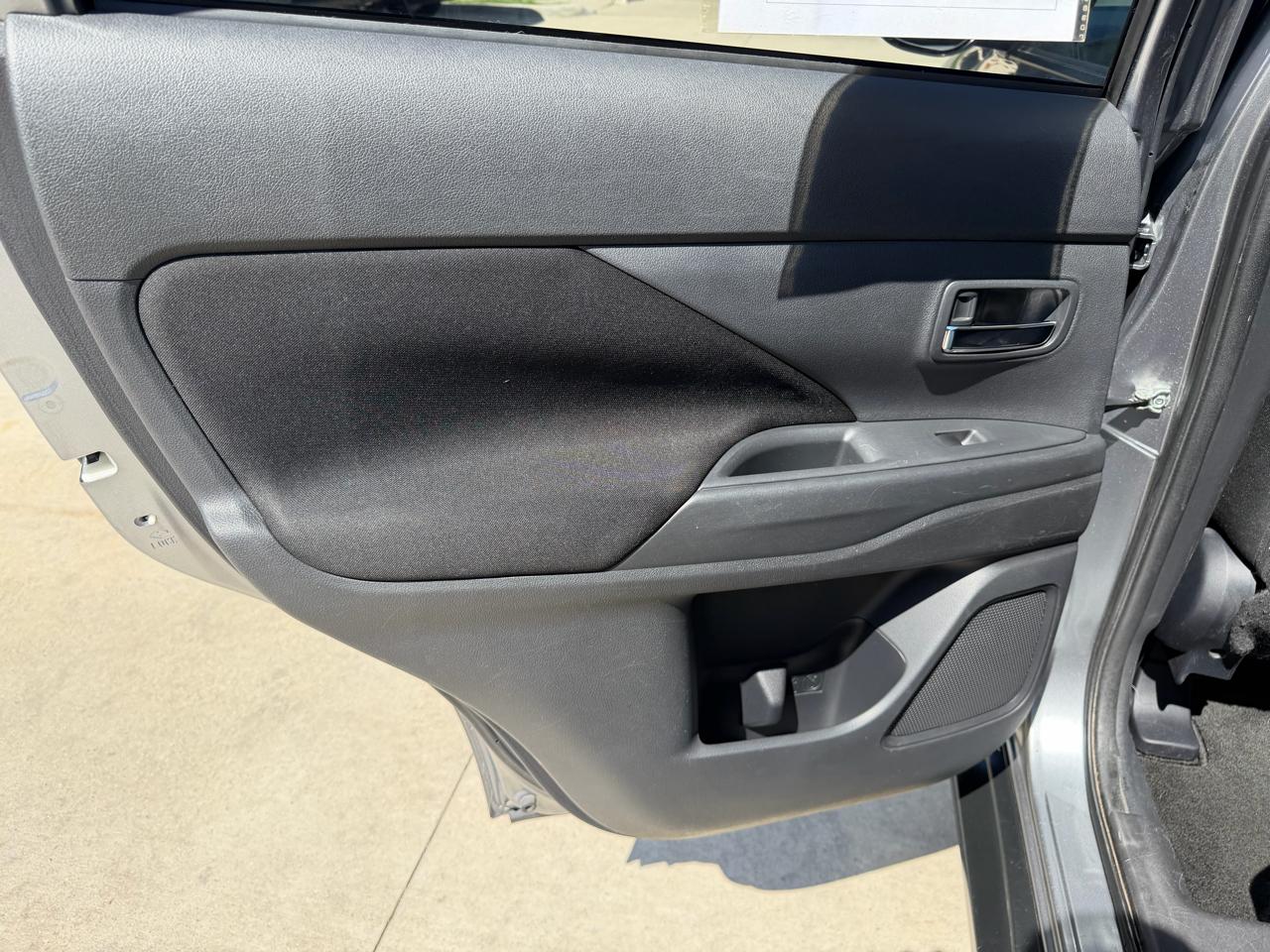 Mitsubishi Outlander 2WD 4dr SE 2014