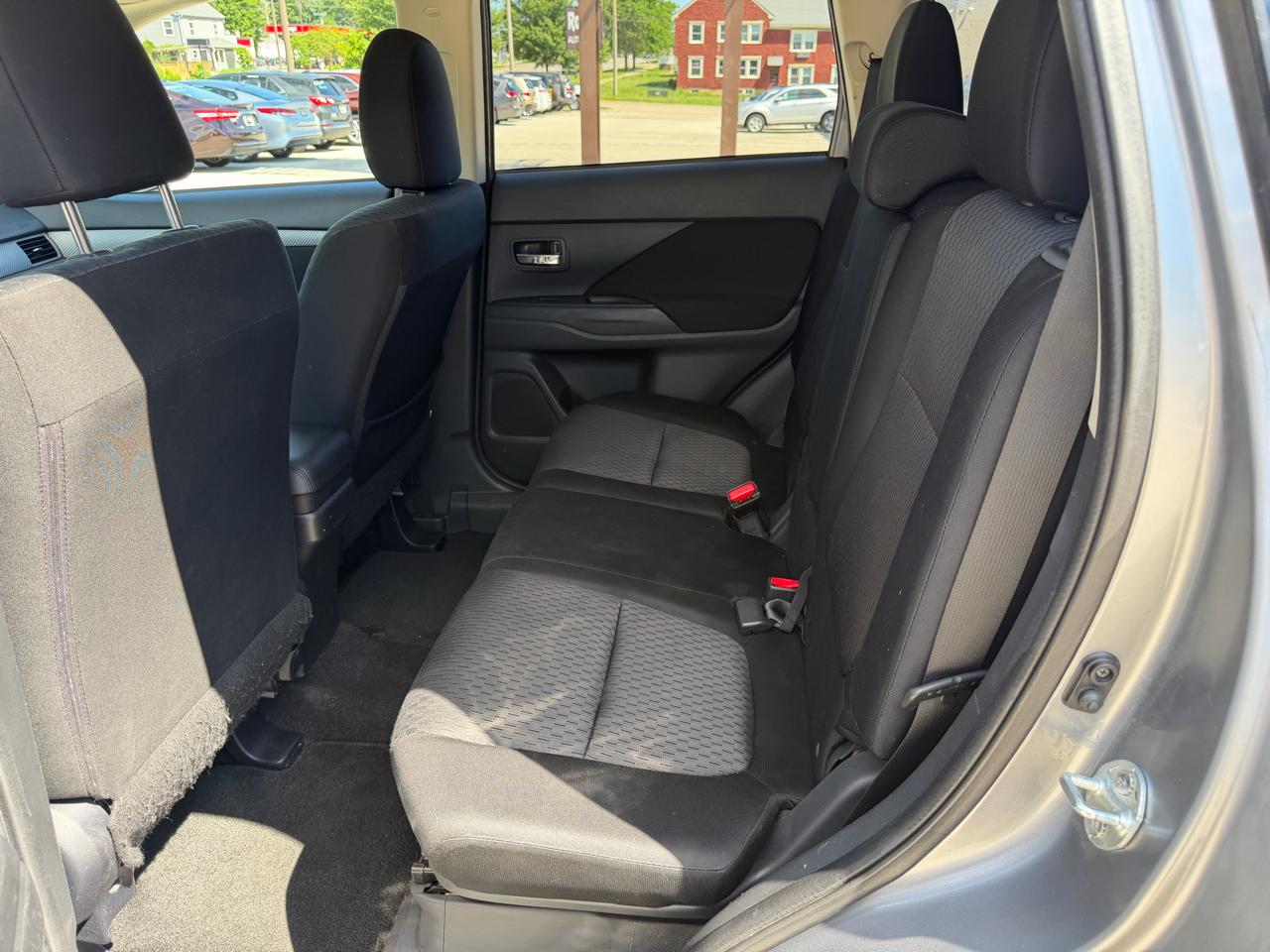Mitsubishi Outlander 2WD 4dr SE 2014