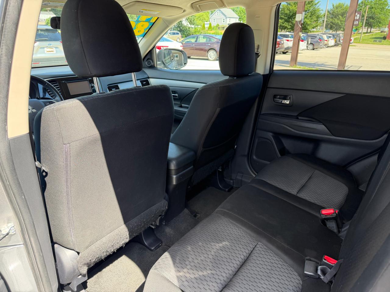 Mitsubishi Outlander 2WD 4dr SE 2014