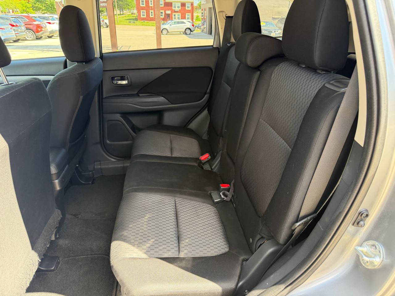 Mitsubishi Outlander 2WD 4dr SE 2014