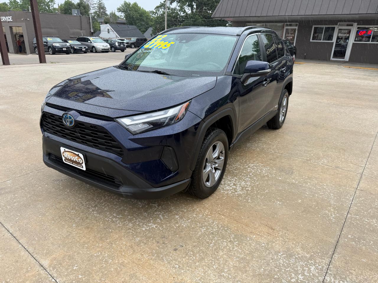 Toyota RAV4 Hybrid XLE AWD (Natl) 2022