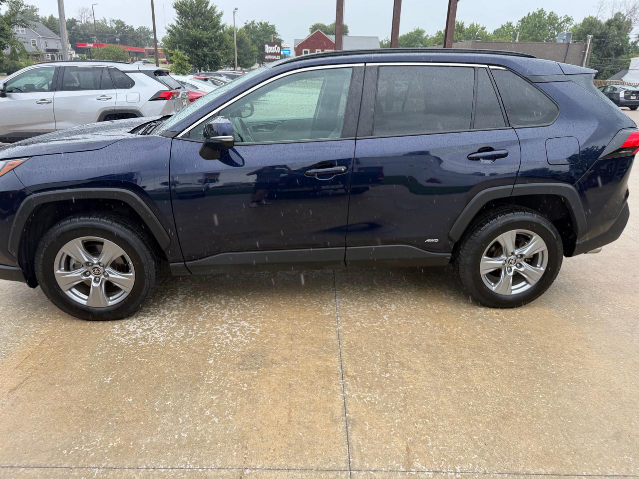 Toyota RAV4 Hybrid XLE AWD (Natl) 2022