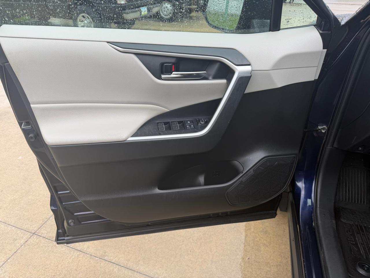 Toyota RAV4 Hybrid XLE AWD (Natl) 2022