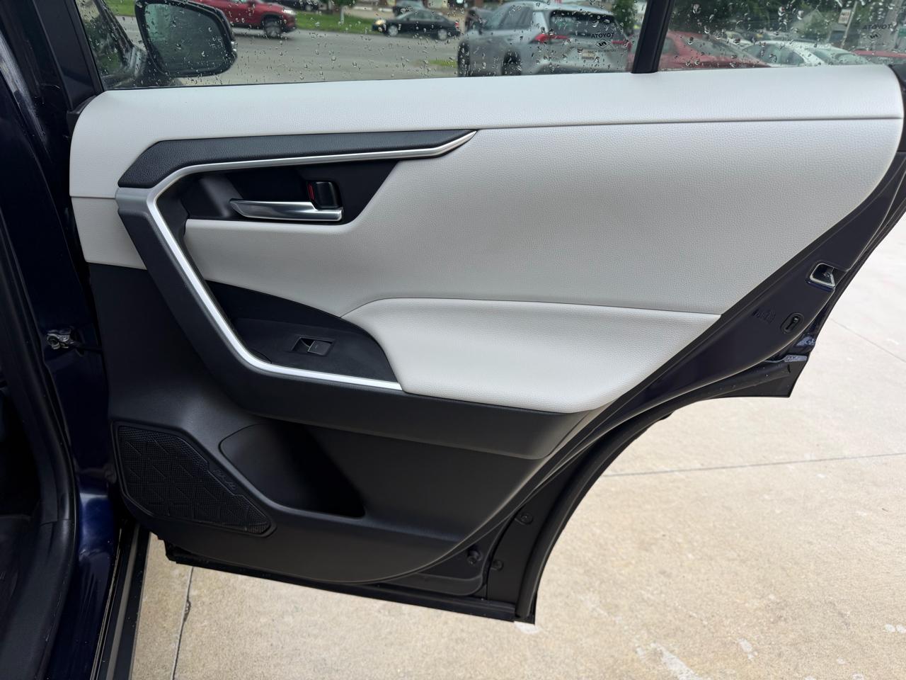 Toyota RAV4 Hybrid XLE AWD (Natl) 2022