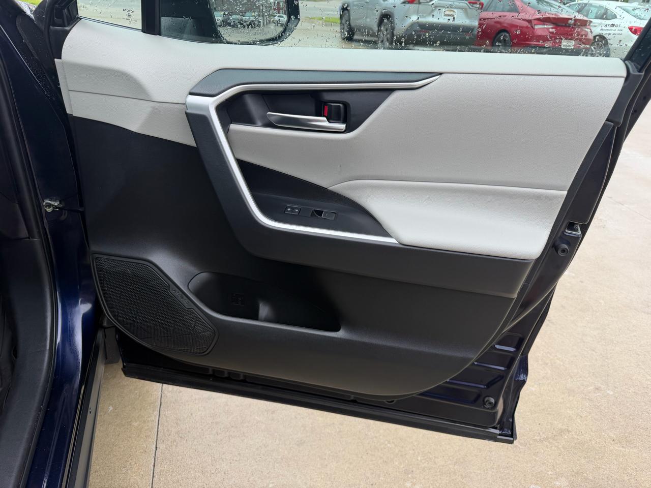 Toyota RAV4 Hybrid XLE AWD (Natl) 2022