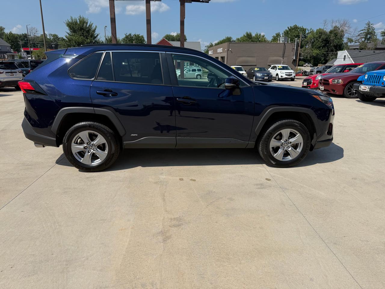 Toyota RAV4 Hybrid XLE AWD (Natl) 2022