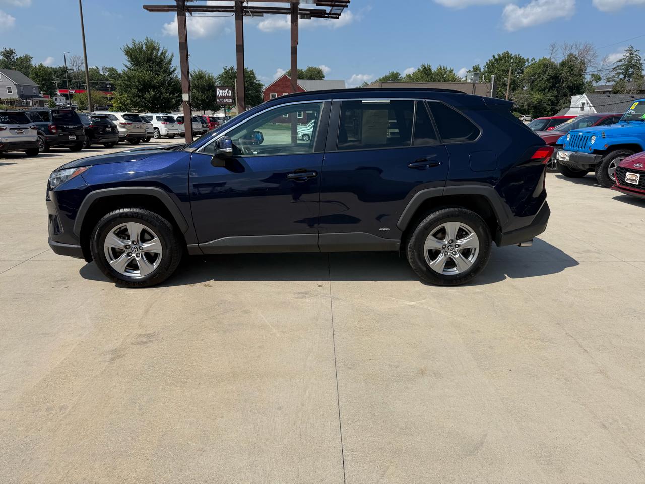 Toyota RAV4 Hybrid XLE AWD (Natl) 2022