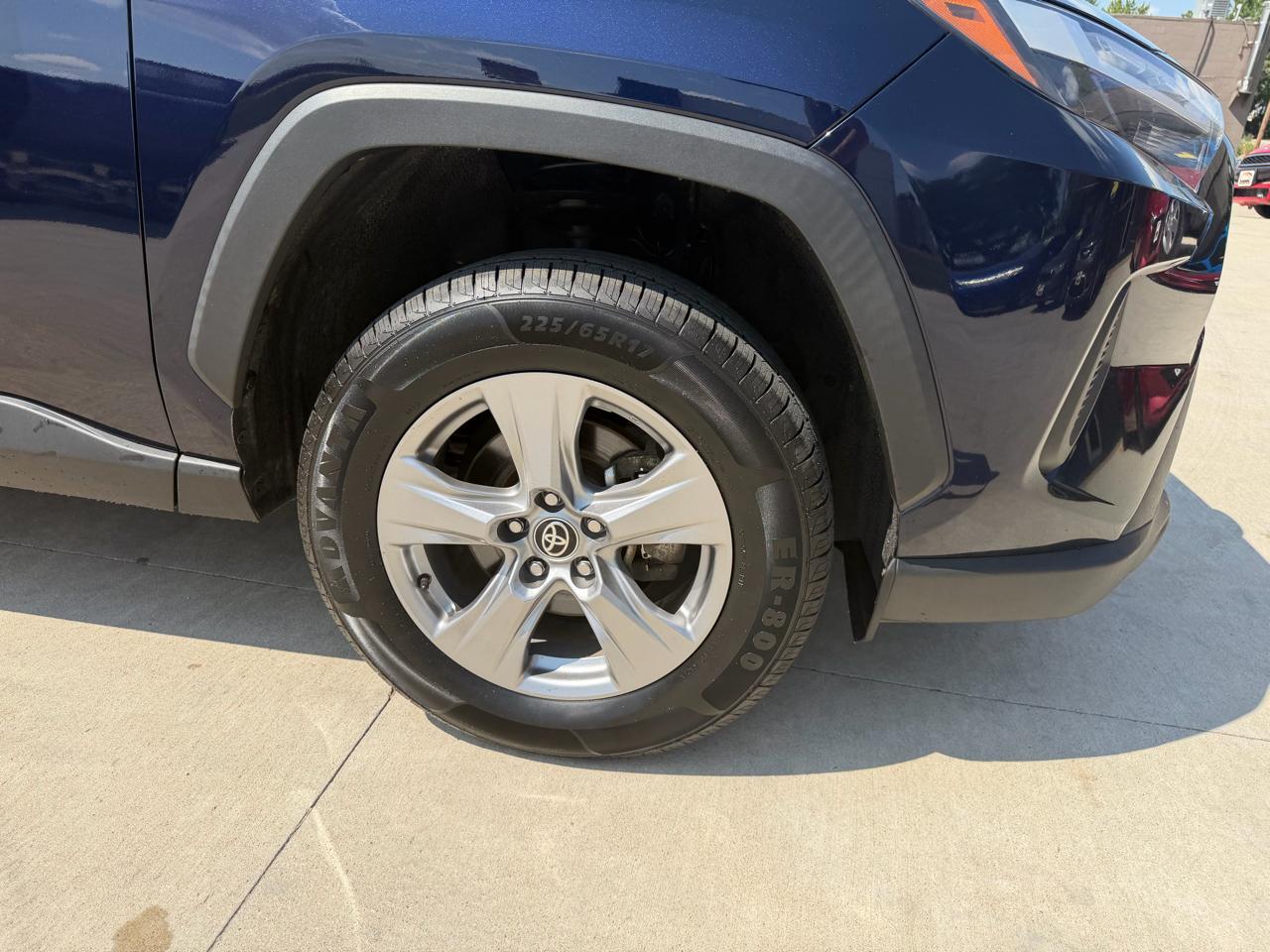 Toyota RAV4 Hybrid XLE AWD (Natl) 2022