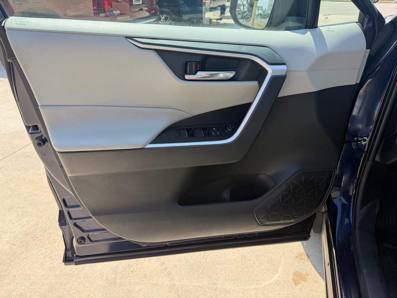 Toyota RAV4 Hybrid XLE AWD (Natl) 2022
