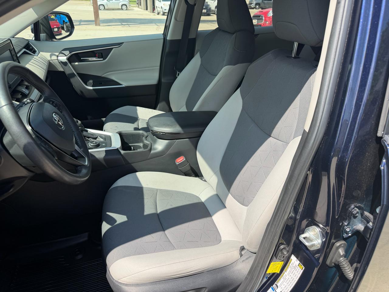 Toyota RAV4 Hybrid XLE AWD (Natl) 2022