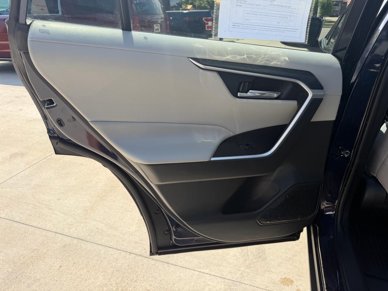 Toyota RAV4 Hybrid XLE AWD (Natl) 2022