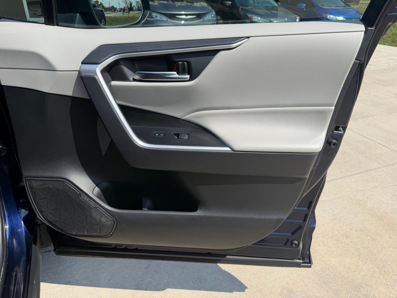 Toyota RAV4 Hybrid XLE AWD (Natl) 2022